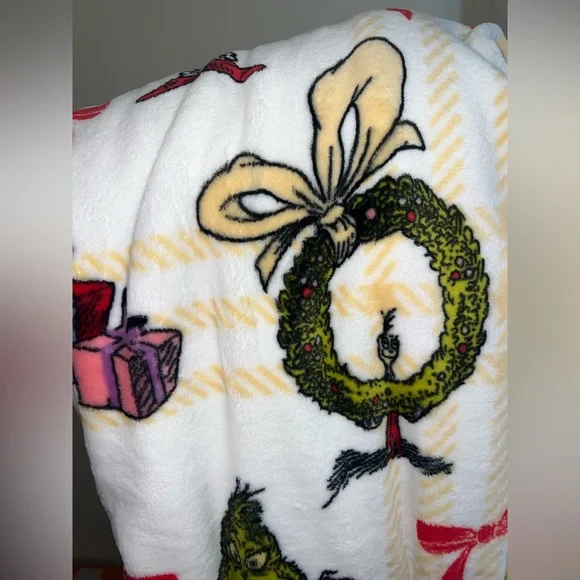 The Grinch Oversized Throw Blanket – 60” x 70” – Super Soft Fleece | NWT - Picture 7 of 8